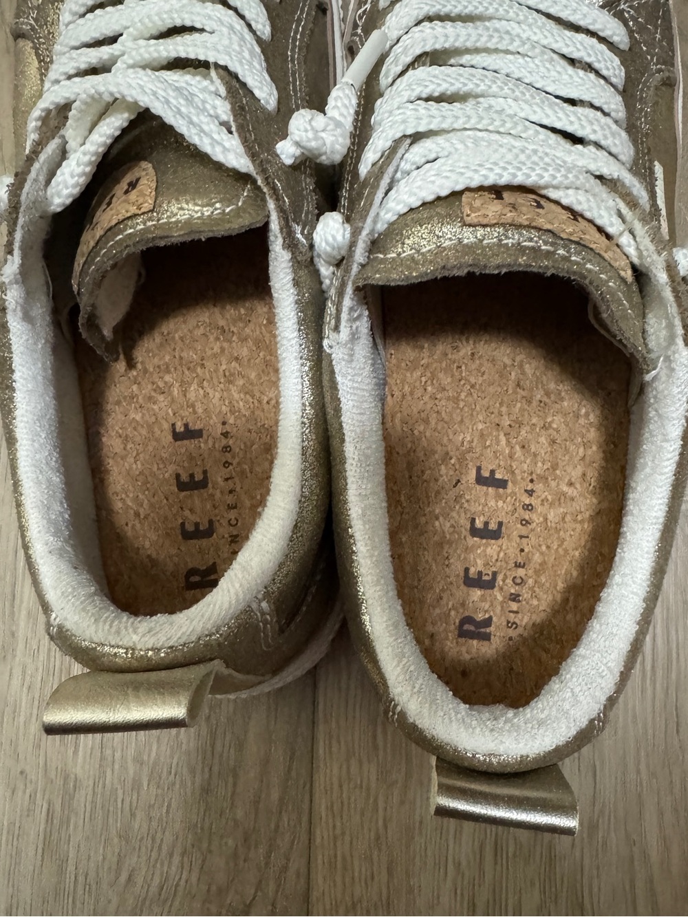 Reef Women's Lay Day Dawn Metallic Sneakers Sz. 8 Champagne Suede - Picture 7 of 13